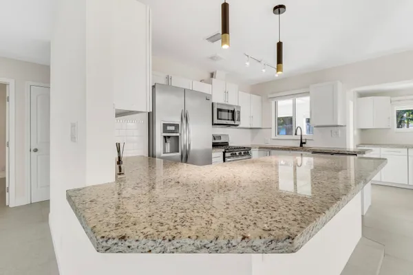 $3,800 | 376 Southwest 2nd Street, Boca Raton, FL 33432