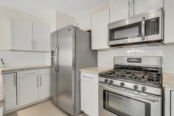 $3,800 | 376 Southwest 2nd Street, Boca Raton, FL 33432