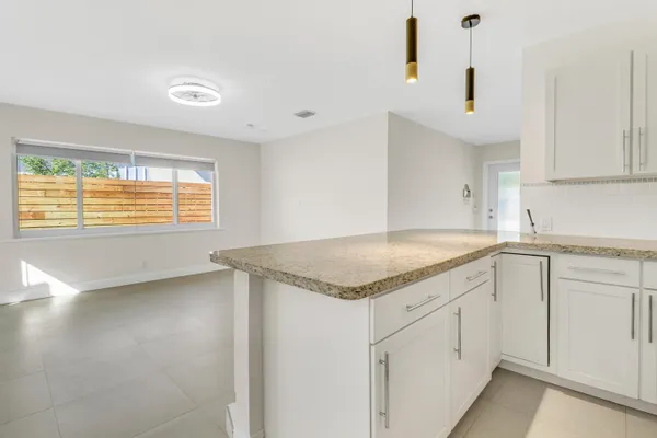 $3,800 | 376 Southwest 2nd Street, Boca Raton, FL 33432