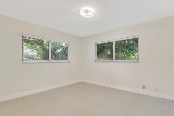 $3,800 | 376 Southwest 2nd Street, Boca Raton, FL 33432