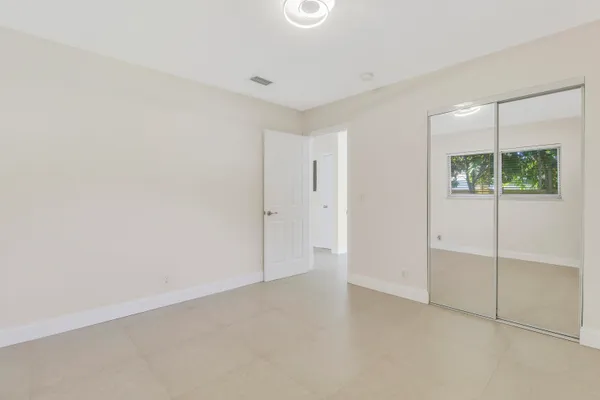 $3,800 | 376 Southwest 2nd Street, Boca Raton, FL 33432