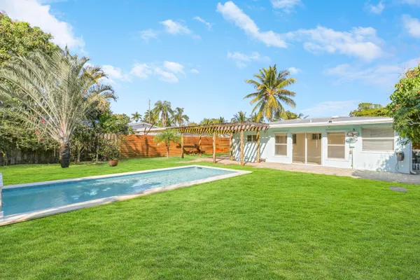 $3,800 | 376 Southwest 2nd Street, Boca Raton, FL 33432