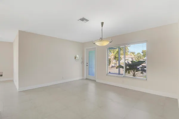 $3,800 | 376 Southwest 2nd Street, Boca Raton, FL 33432