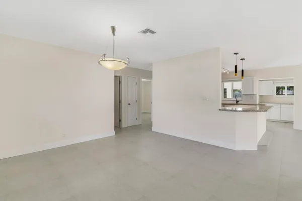 $3,800 | 376 Southwest 2nd Street, Boca Raton, FL 33432