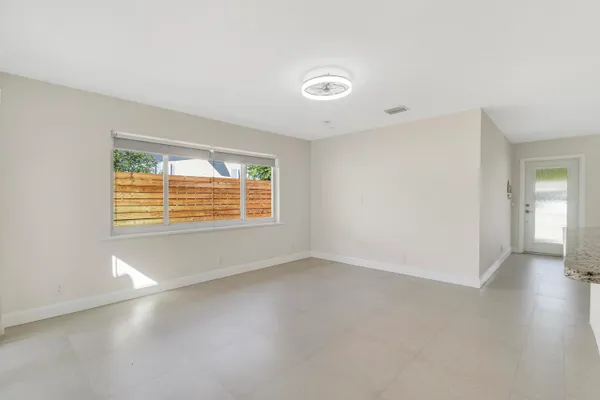 $3,800 | 376 Southwest 2nd Street, Boca Raton, FL 33432