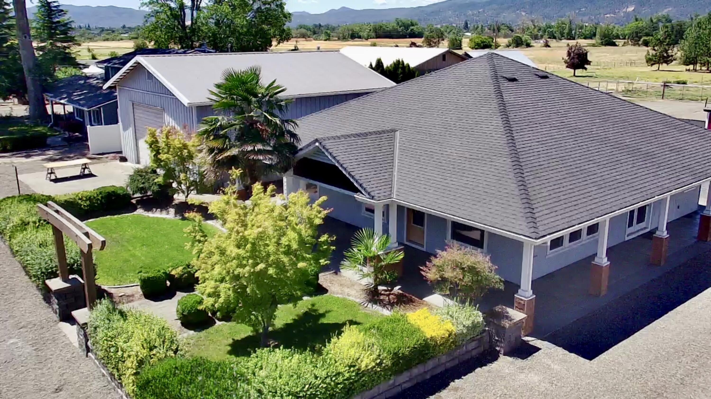 5117 Gebhard Road Central Point, OR 97502 - Photo 2 of 41 C0869931-27A4-413D-813D-7D777B84198A_1_2
