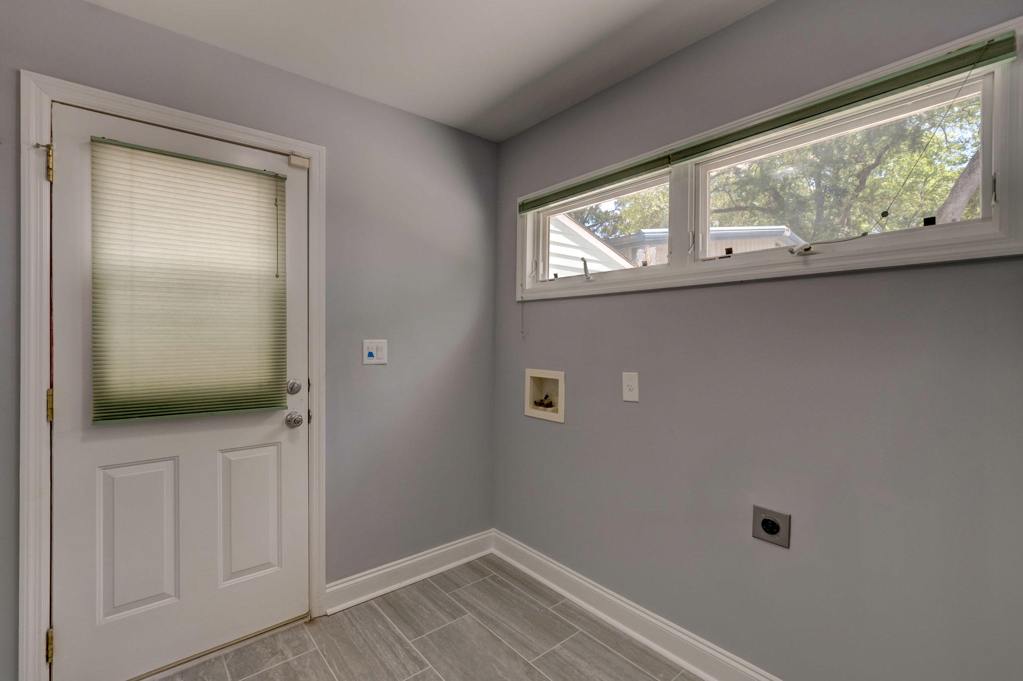 5886 Ryans Bluff Road North Charleston, SC 29418 - Photo 29 of 41 Laundry