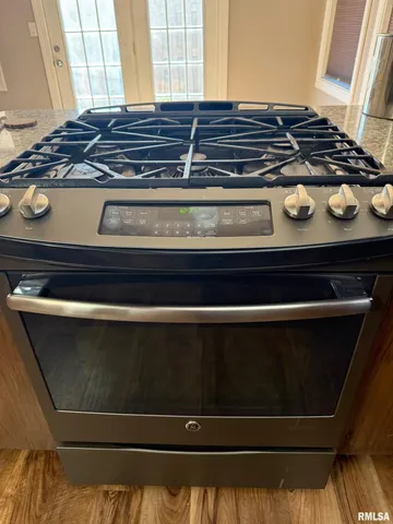 $170,000 | 619 North 12th Street, Petersburg, IL 62675