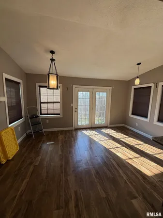 $170,000 | 619 North 12th Street, Petersburg, IL 62675