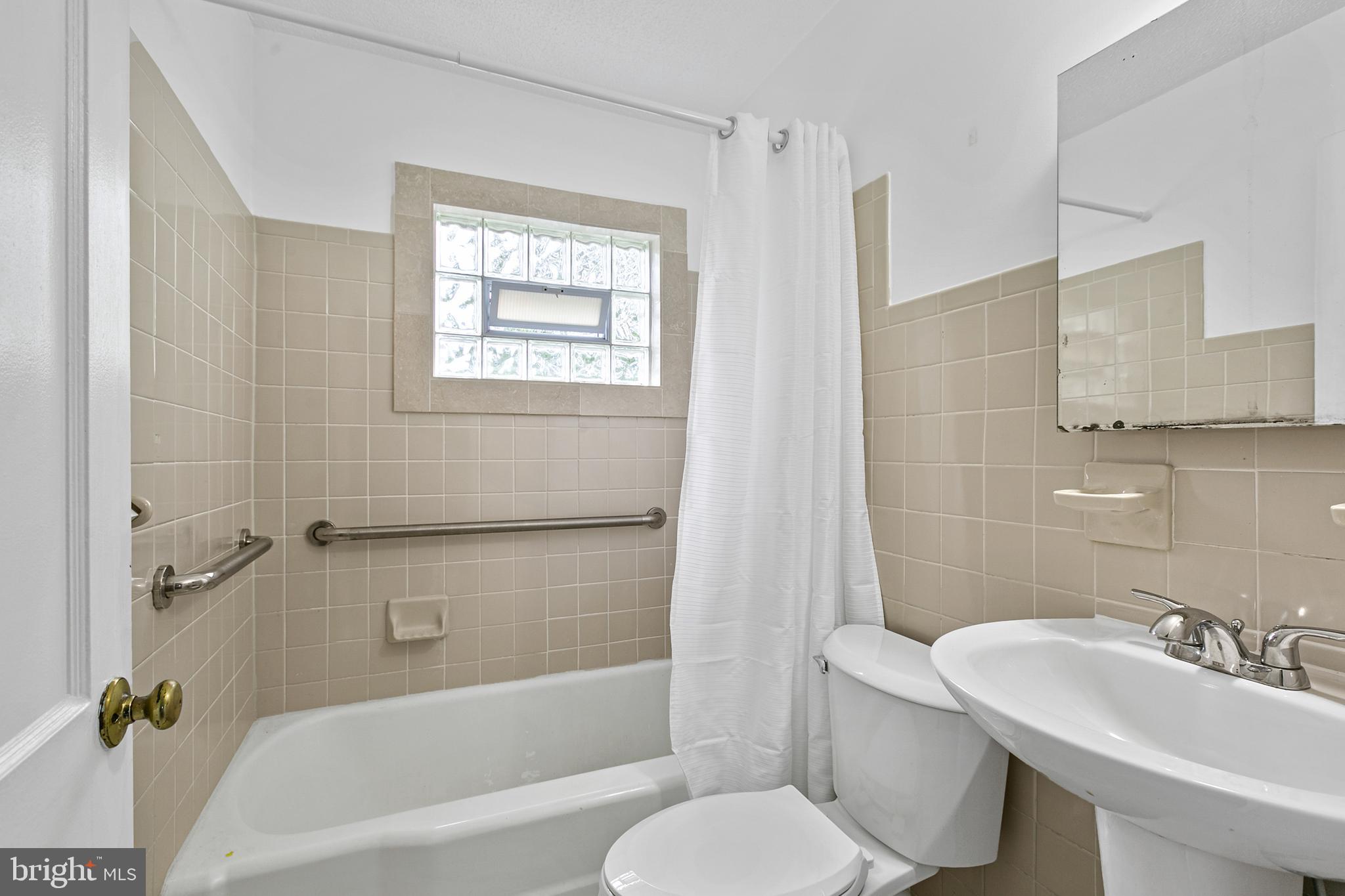 5600 Braxfield Road Halethorpe, MD 21227 - Photo 22 of 32 Bath