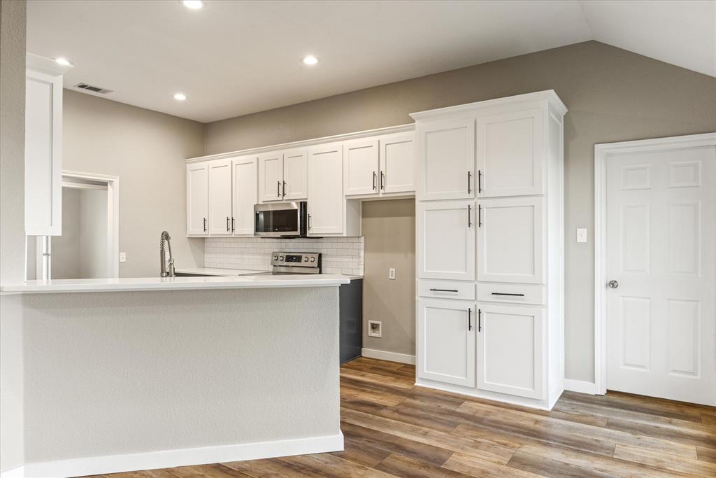7000 Massey Road Granbury, TX 76049 - Photo 25 of 40 Kitchen