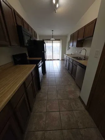$2,300 | 9950 Treetop Drive, Unit 340S, Orland Park, IL 60462