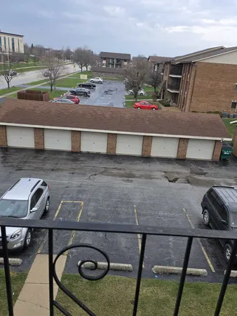 $2,300 | 9950 Treetop Drive, Unit 340S, Orland Park, IL 60462