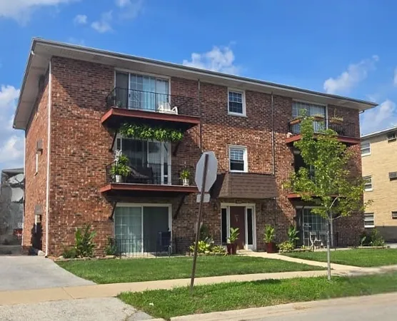 $2,300 | 9950 Treetop Drive, Unit 340S, Orland Park, IL 60462