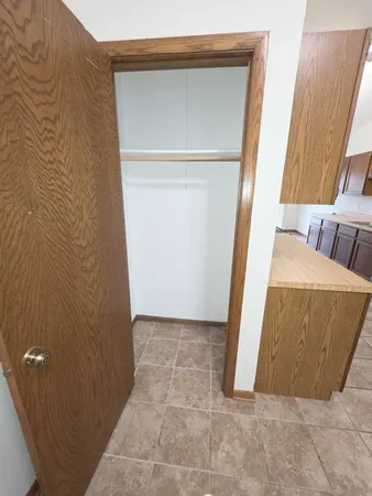 $2,300 | 9950 Treetop Drive, Unit 340S, Orland Park, IL 60462