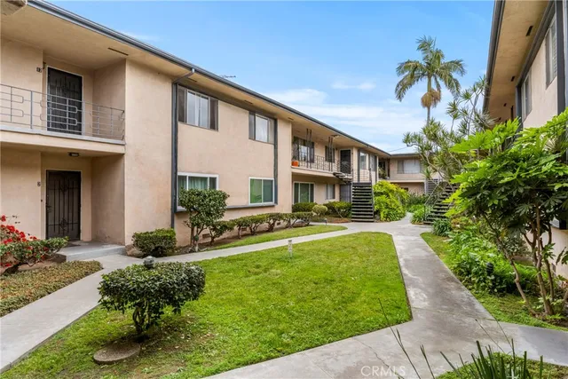 $2,299 | 1801 Greenleaf Street, Unit 14, Santa Ana, CA 92706