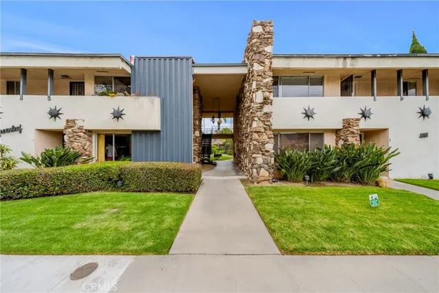 $2,299 | 1801 Greenleaf Street, Unit 14, Santa Ana, CA 92706