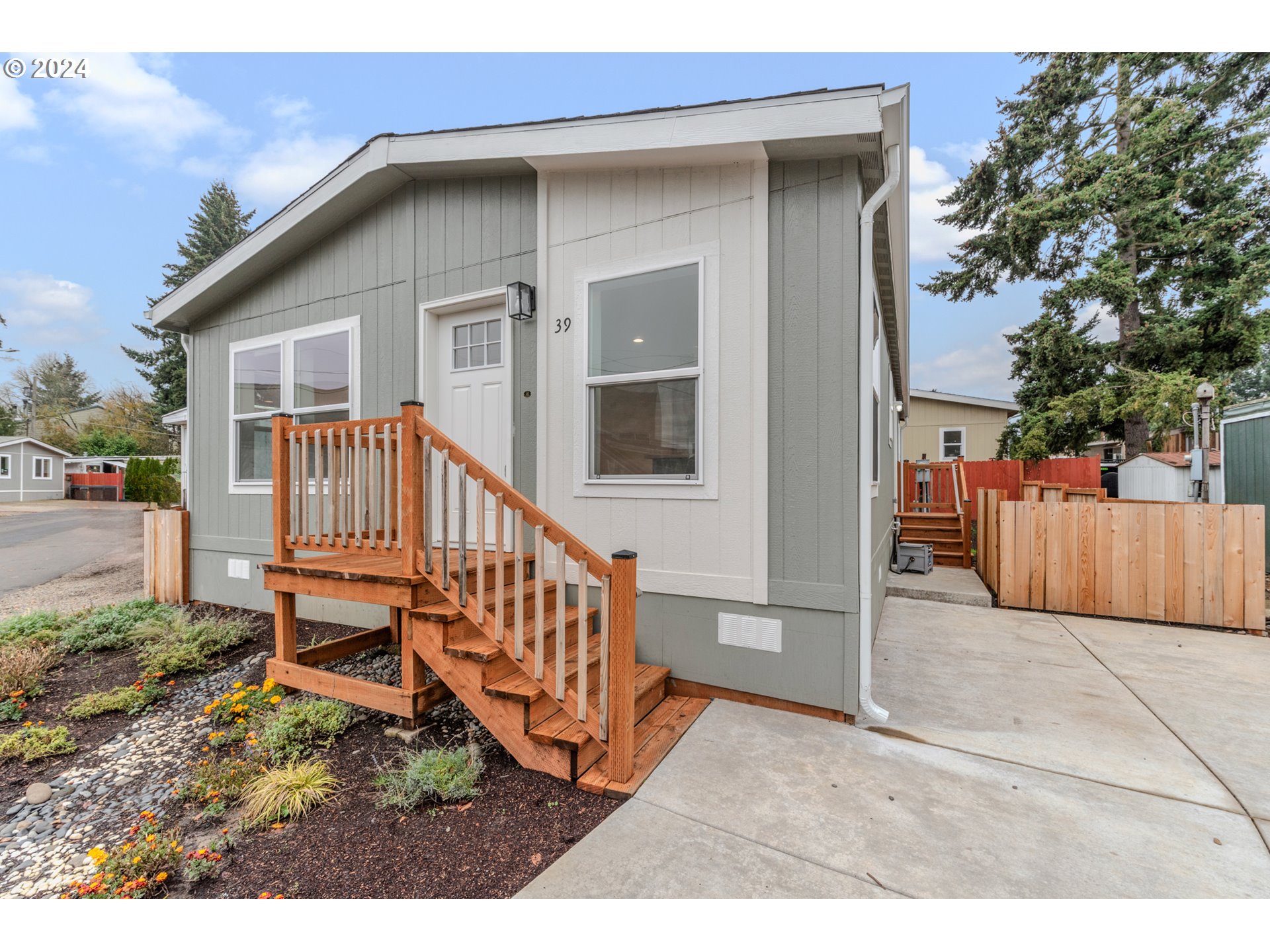 9700 Southwest Tualatin Road, Unit 39 Tualatin, OR 97062 - Photo 2 of 28 a view of a house with wooden fence