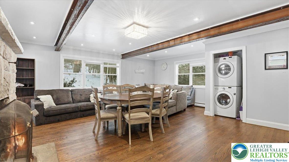 172 Evergreen Hollow Road Effort, PA 18330 - Photo 11 of 70 a living room with furniture and a wooden floor