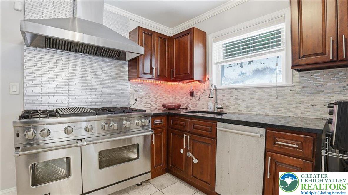 172 Evergreen Hollow Road Effort, PA 18330 - Photo 14 of 70 a kitchen with granite countertop cabinets stainless steel appliances and a sink
