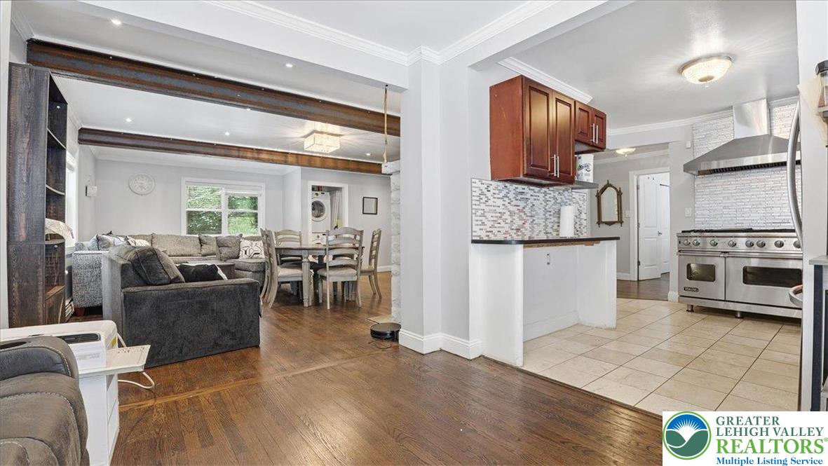 172 Evergreen Hollow Road Effort, PA 18330 - Photo 22 of 70 a living room with furniture and a kitchen view