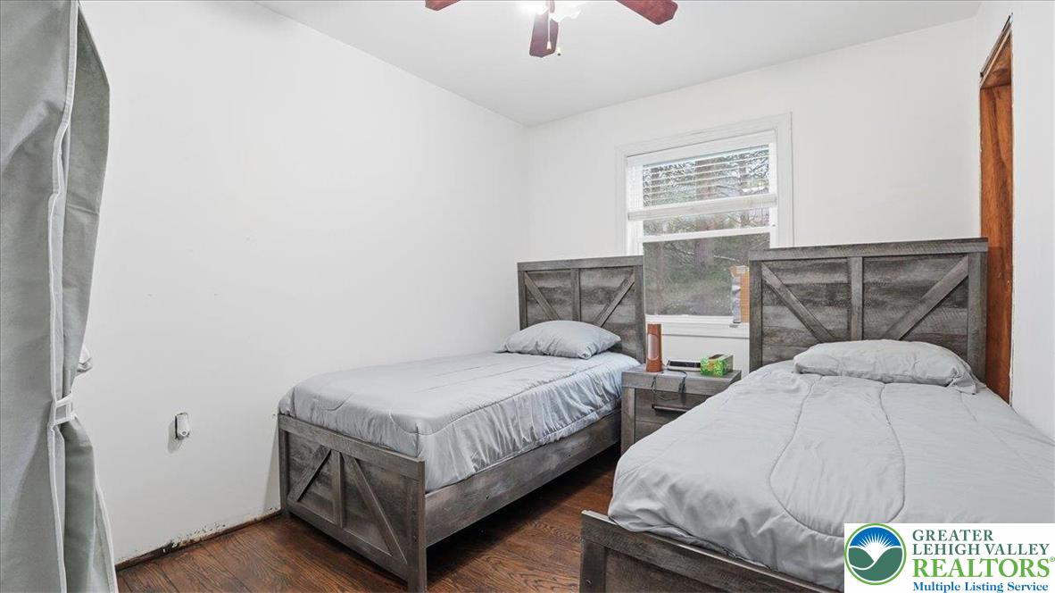 172 Evergreen Hollow Road Effort, PA 18330 - Photo 28 of 70 a bedroom with two beds and a chandelier