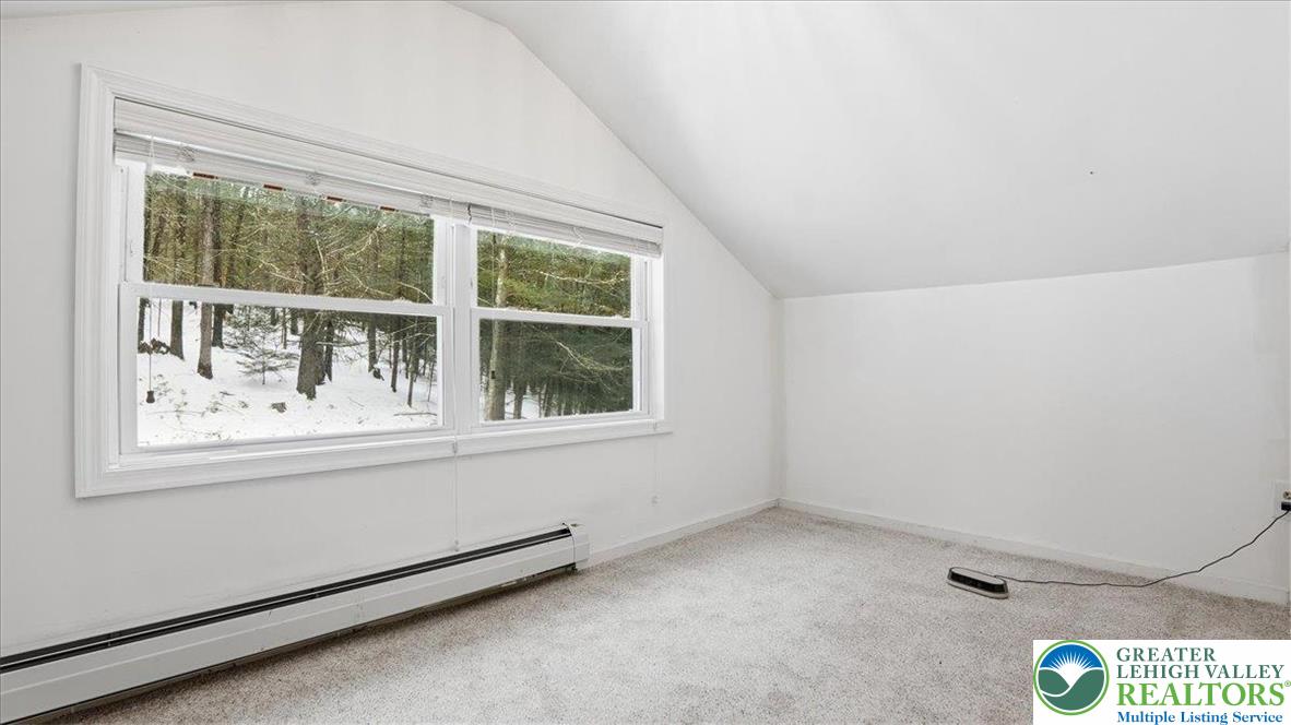 172 Evergreen Hollow Road Effort, PA 18330 - Photo 34 of 70 an empty room with window