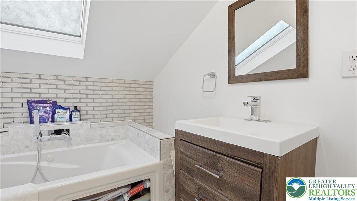 172 Evergreen Hollow Road Effort, PA 18330 - Photo 37 of 70 a bathroom with a sink and a bathtub