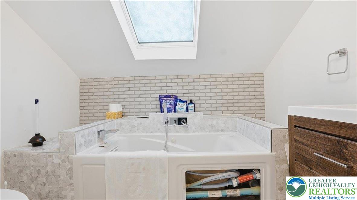 172 Evergreen Hollow Road Effort, PA 18330 - Photo 38 of 70 a bathroom with a sink and a bathtub