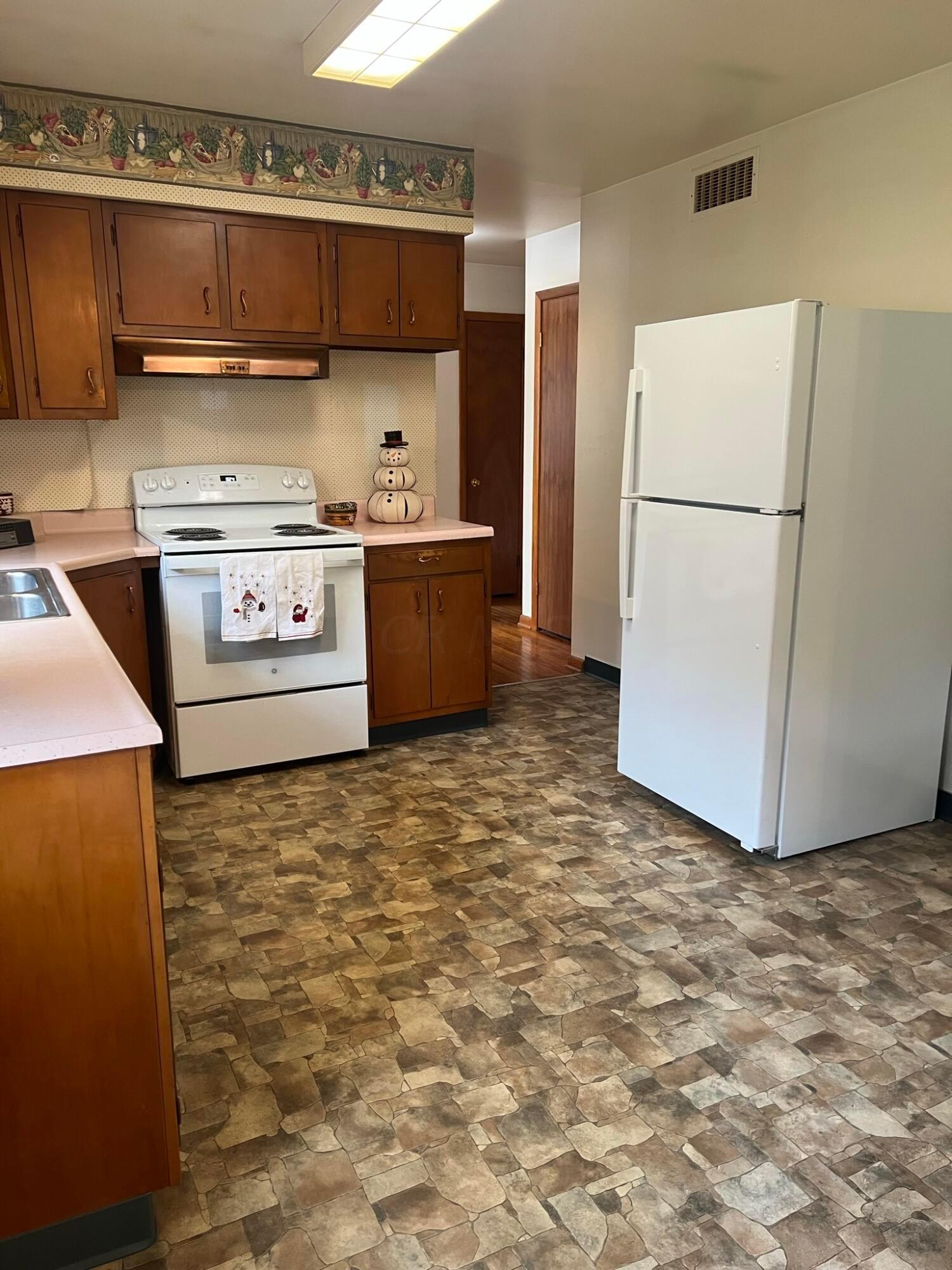 550 Ridgewood Drive Circleville, OH 43113 - Photo 6 of 21 669C2BE3-50DB-4ED8-86EF-1CF18E354440