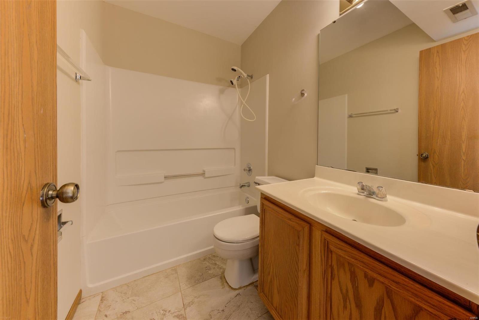 601 Pine Ridge Trails Court, Unit B Ballwin, MO 63021 - Photo 11 of 17 Gallery Image 11