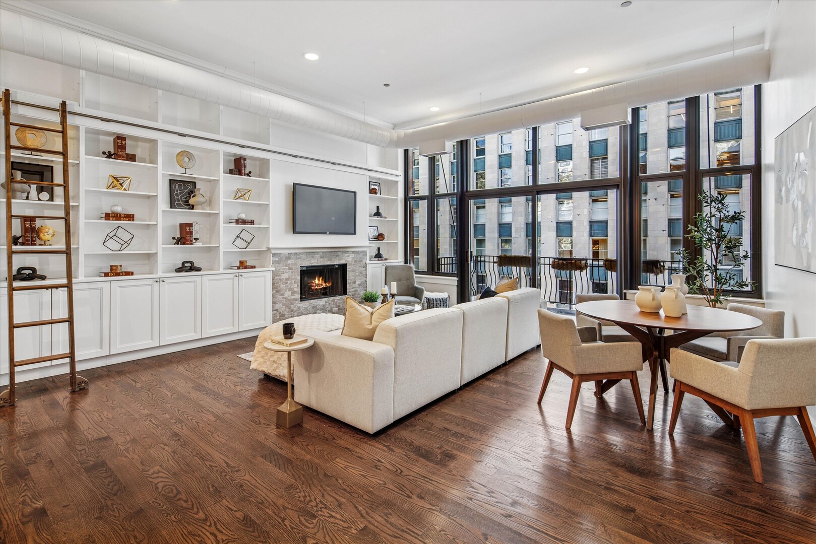 333 West Hubbard Street, Unit 808 Chicago, IL 60654 - Photo 3 of 16