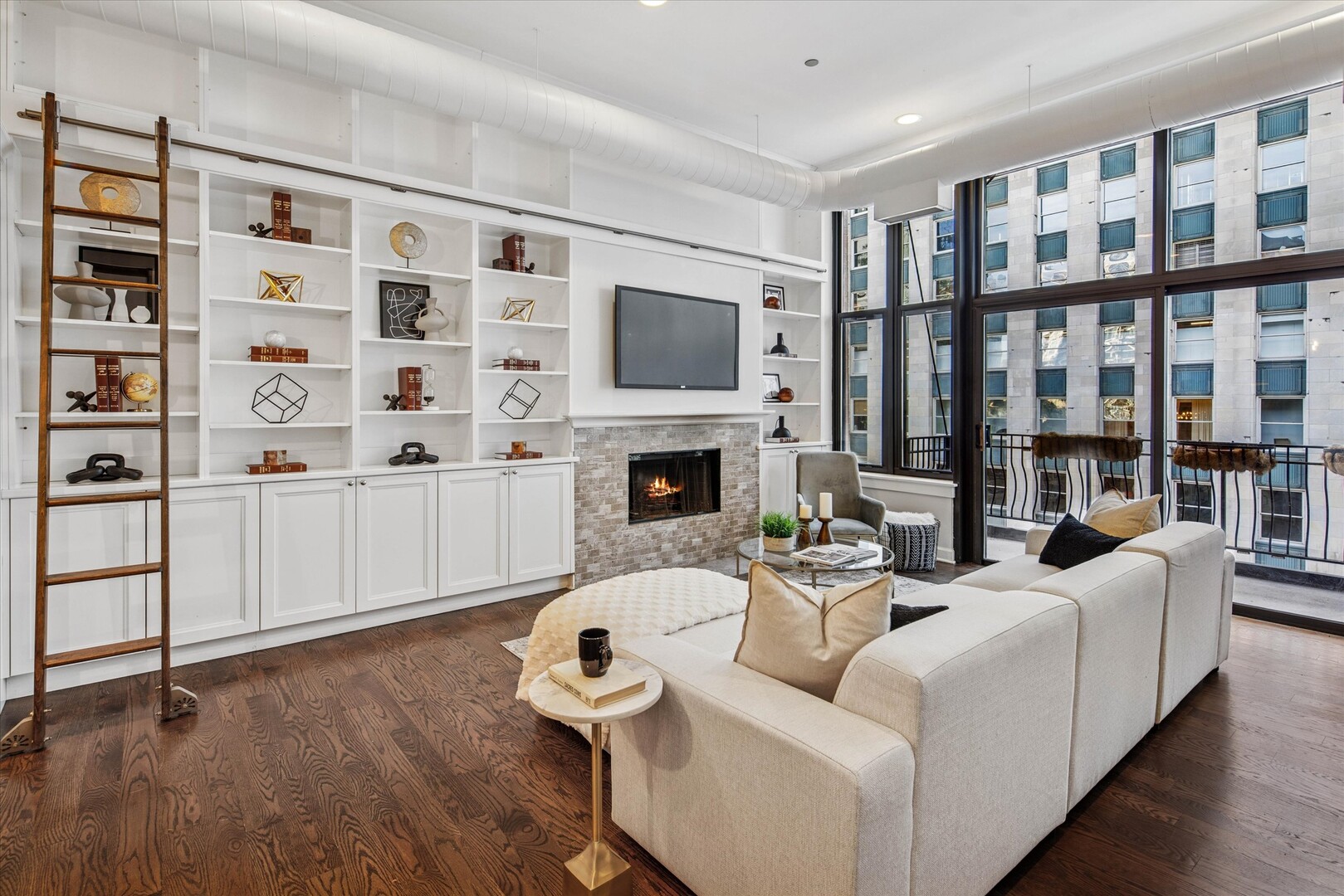 333 West Hubbard Street, Unit 808 Chicago, IL 60654 - Photo 4 of 16