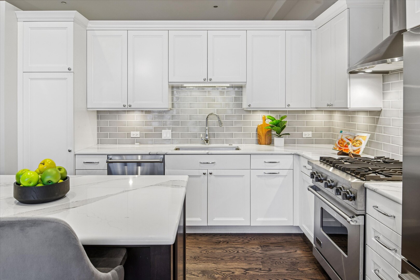 333 West Hubbard Street, Unit 808 Chicago, IL 60654 - Photo 8 of 16