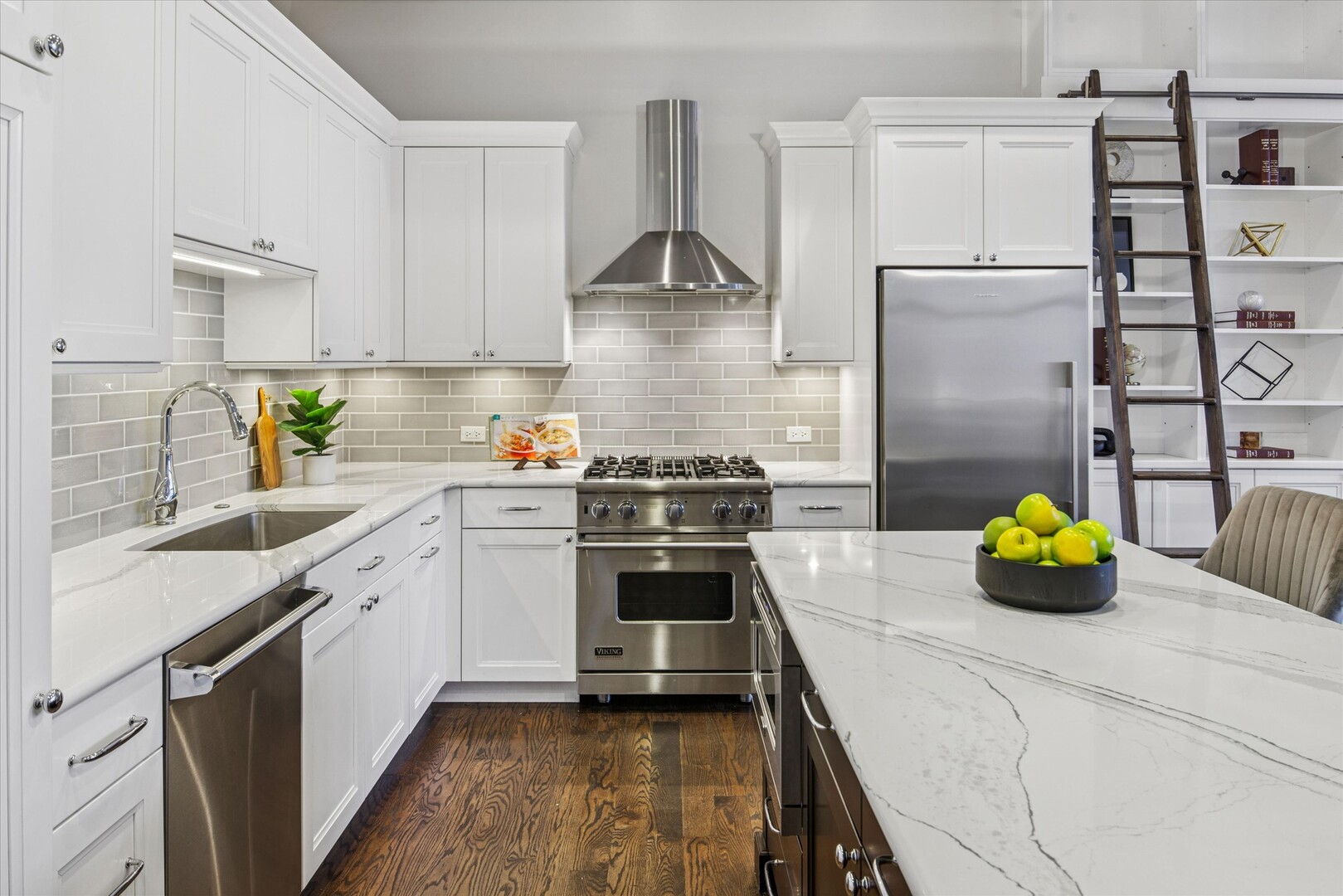 333 West Hubbard Street, Unit 808 Chicago, IL 60654 - Photo 9 of 16