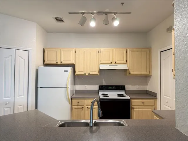 $1,450 | 1100 Lake Shadow Circle, Unit 2207, Maitland, FL 32751