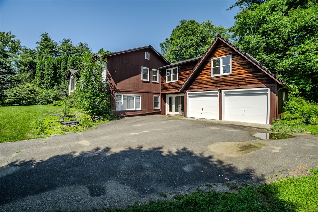 17 Pomeroy Court Amherst, MA 01002 - Photo 4 of 41 a view of a house with a yard