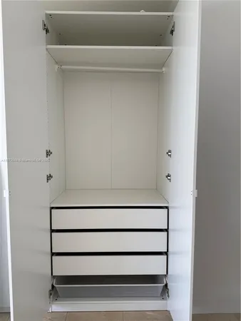 $3,750 | 6365 Collins Avenue, Unit 904, Miami Beach, FL 33141