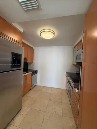 $3,750 | 6365 Collins Avenue, Unit 904, Miami Beach, FL 33141