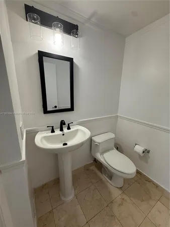 $3,750 | 6365 Collins Avenue, Unit 904, Miami Beach, FL 33141