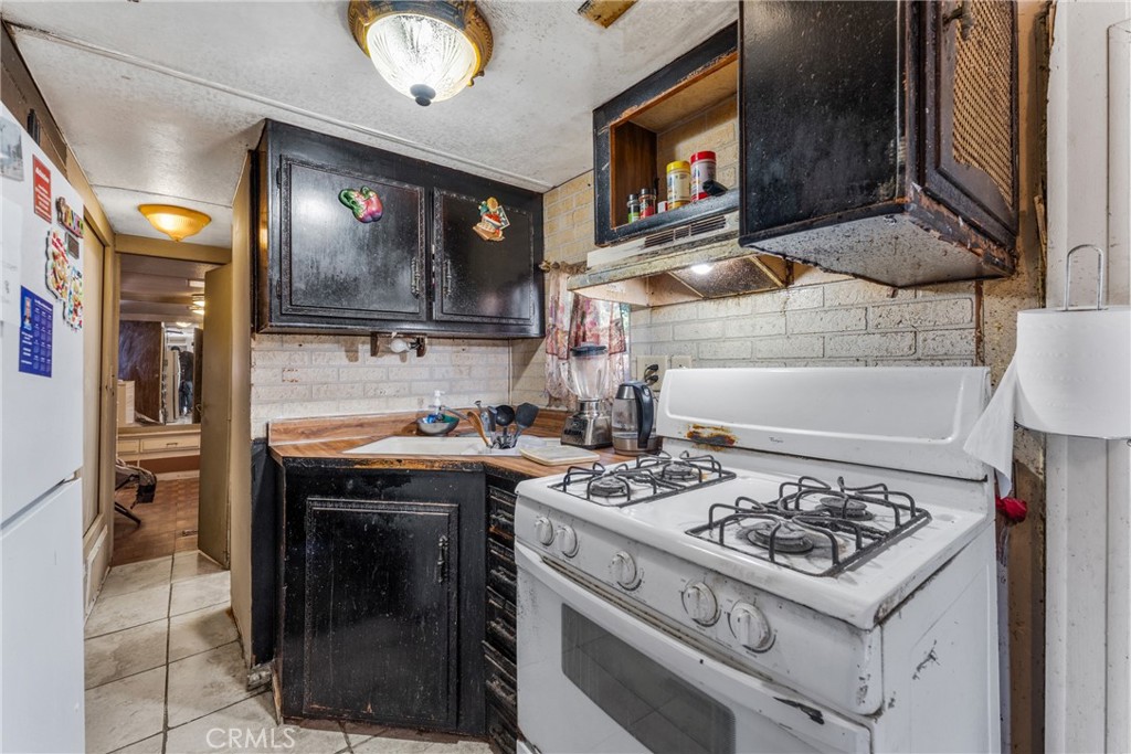 775 East Foothill Boulevard, Unit 14 Rialto, CA 92376 - Photo 19 of 28