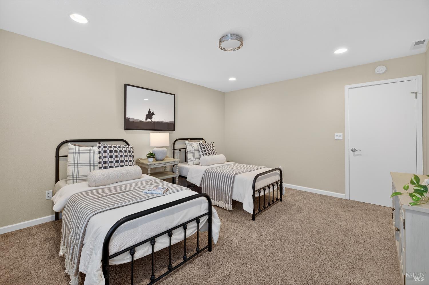 985 Hacienda Circle Rohnert Park, CA 94928 - Photo 32 of 36 a bedroom with two beds and painting on the wall