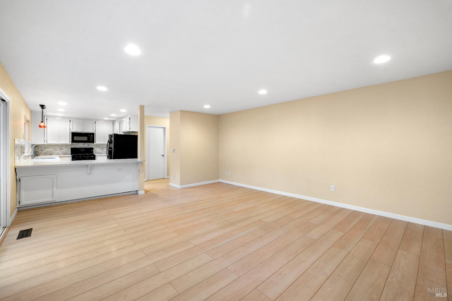 985 Hacienda Circle Rohnert Park, CA 94928 - Photo 9 of 26