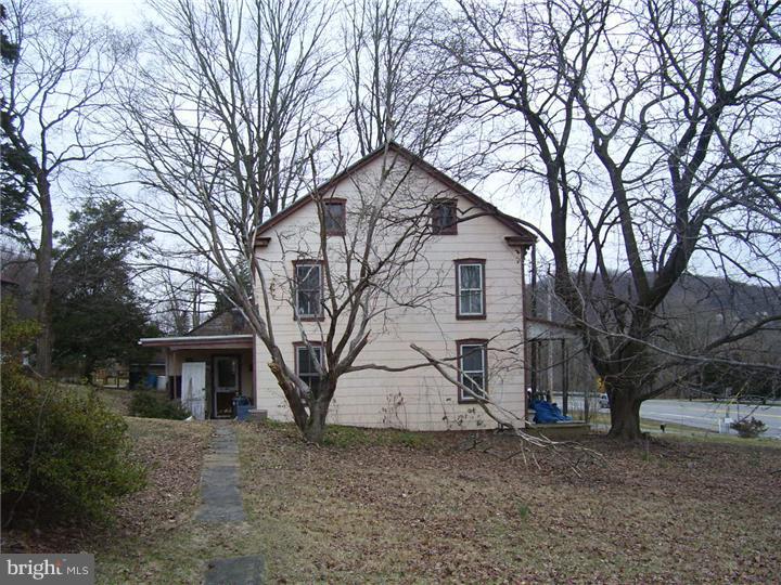 35 Ehst Road Bechtelsville, PA 19505 - Photo 3 of 14 Exterior Side