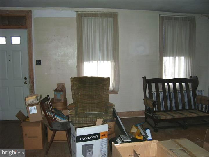 35 Ehst Road Bechtelsville, PA 19505 - Photo 6 of 14 Living Room