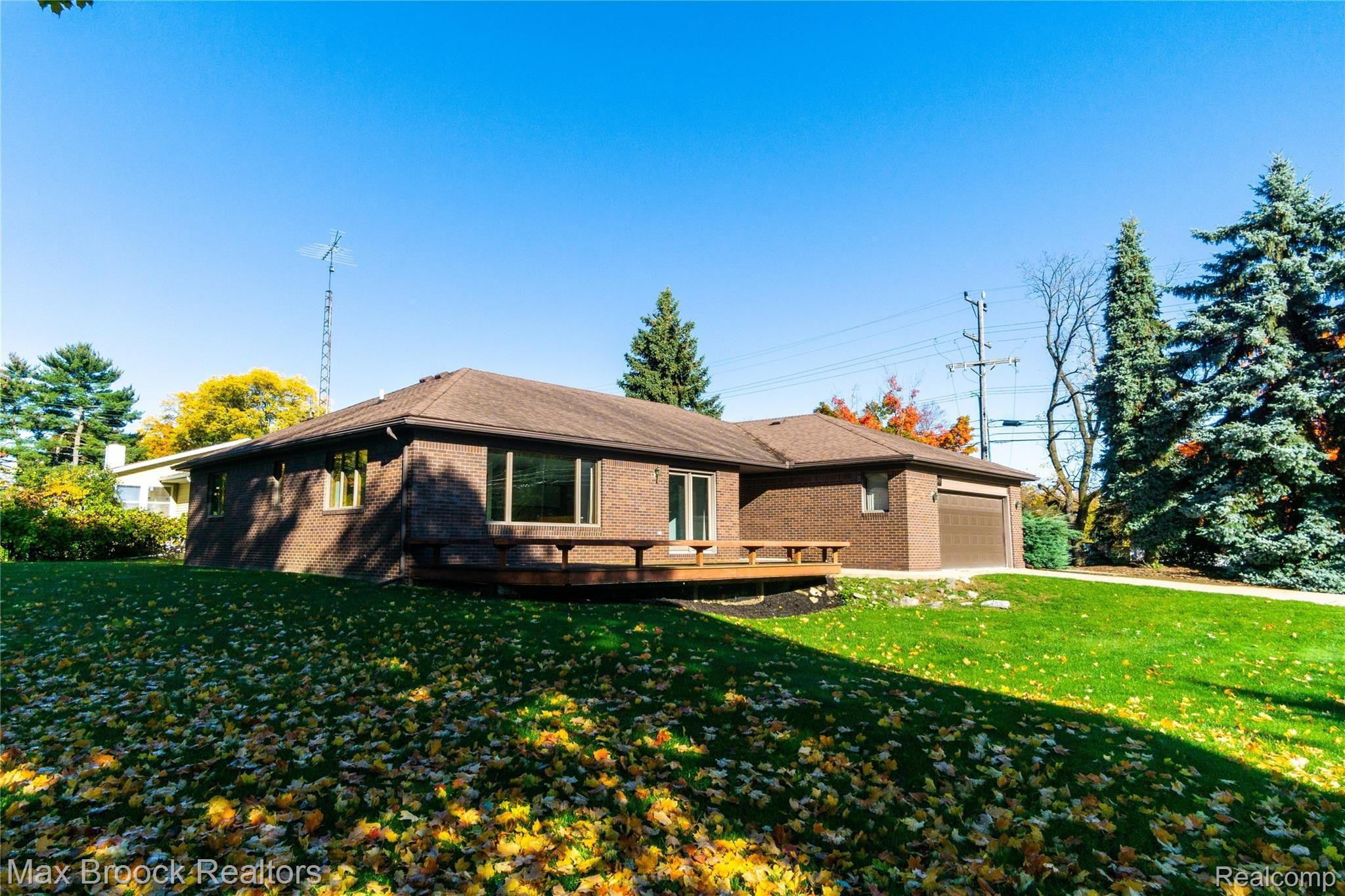 919 Spring Street Howell, MI 48843 - Photo 40 of 43 Exteriors (1 of 8).jpg