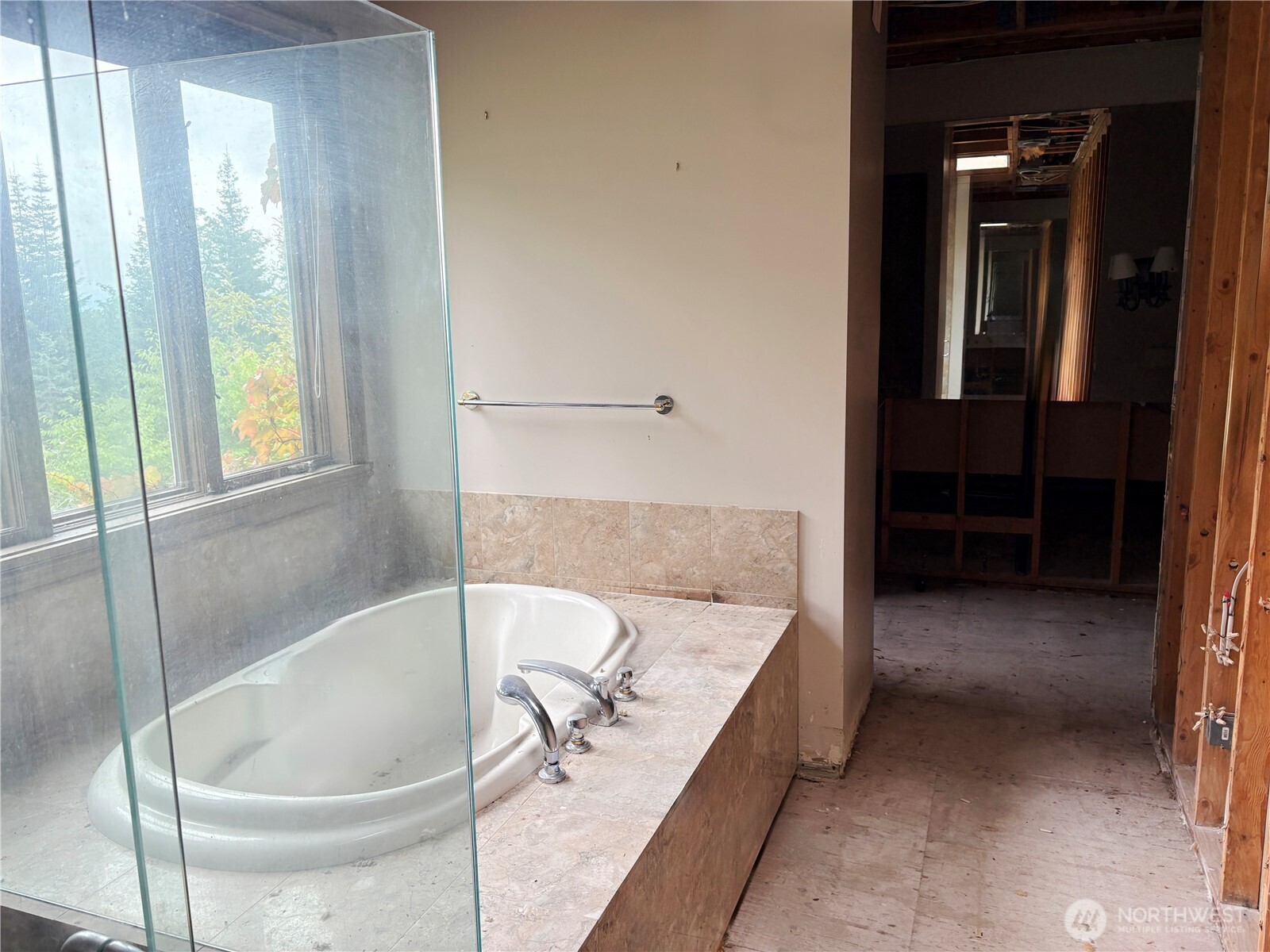 31433 Southeast 62nd Way Fall City, WA 98024 - Photo 11 of 40 a bathroom with a tub and shower