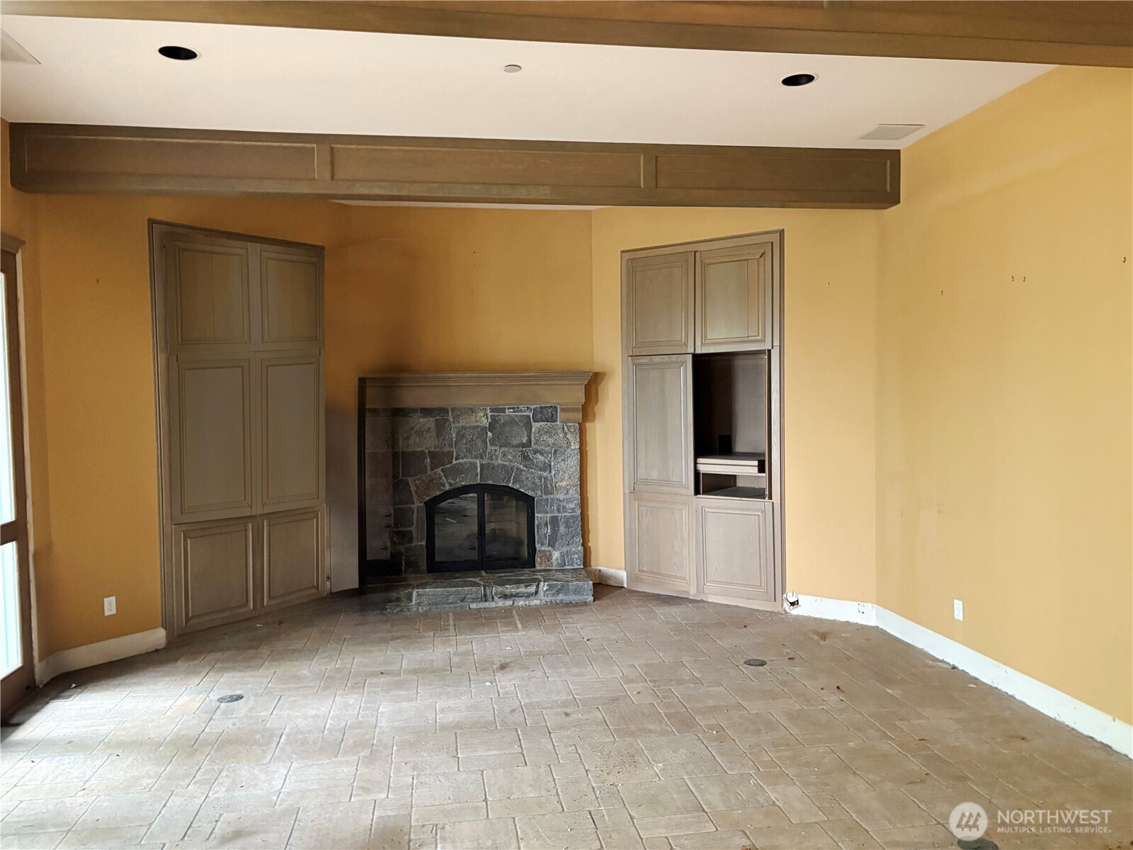 31433 Southeast 62nd Way Fall City, WA 98024 - Photo 19 of 40 a view of a livingroom with a fireplace