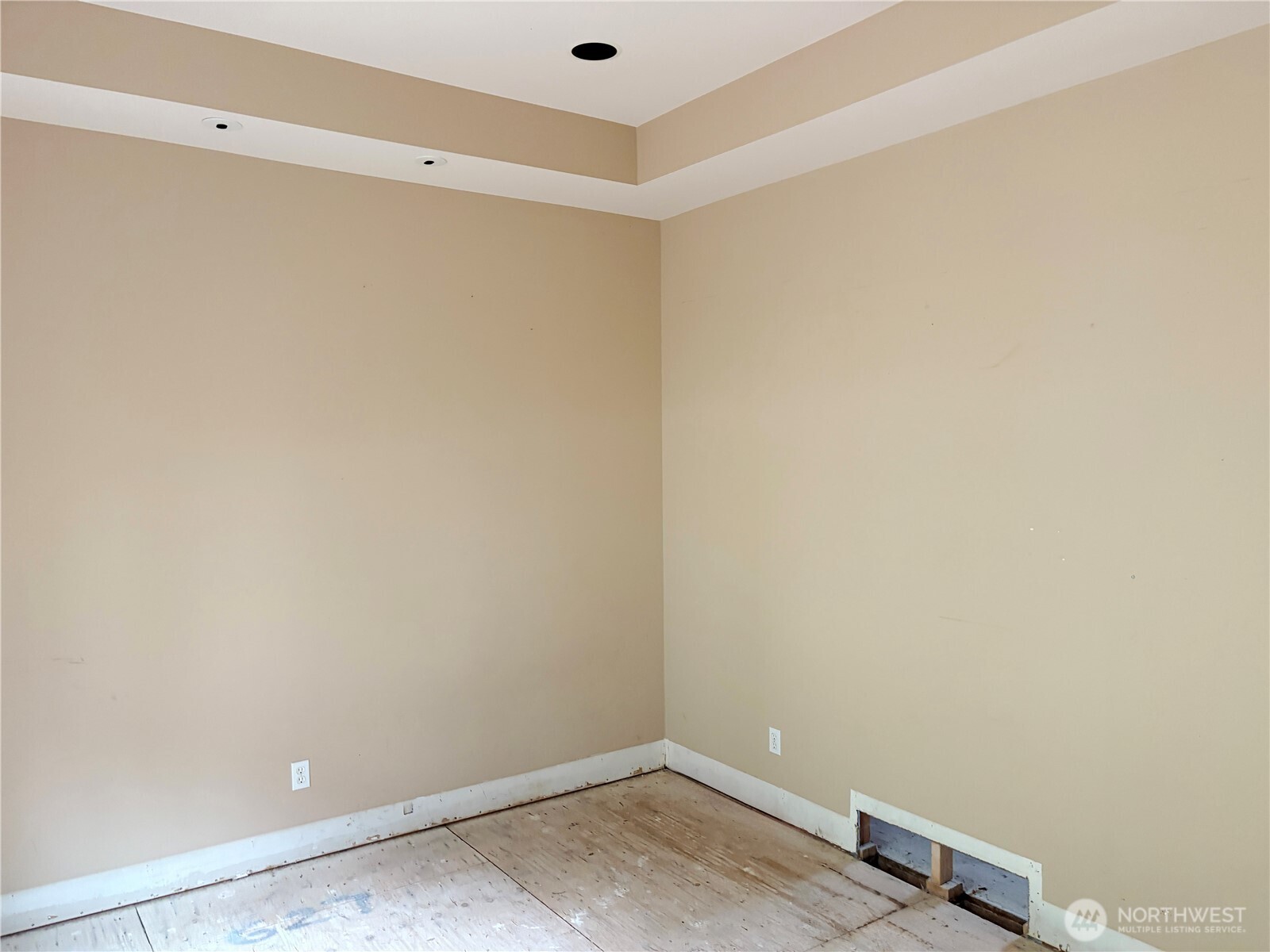 31433 Southeast 62nd Way Fall City, WA 98024 - Photo 4 of 40 a view of a room with shelf