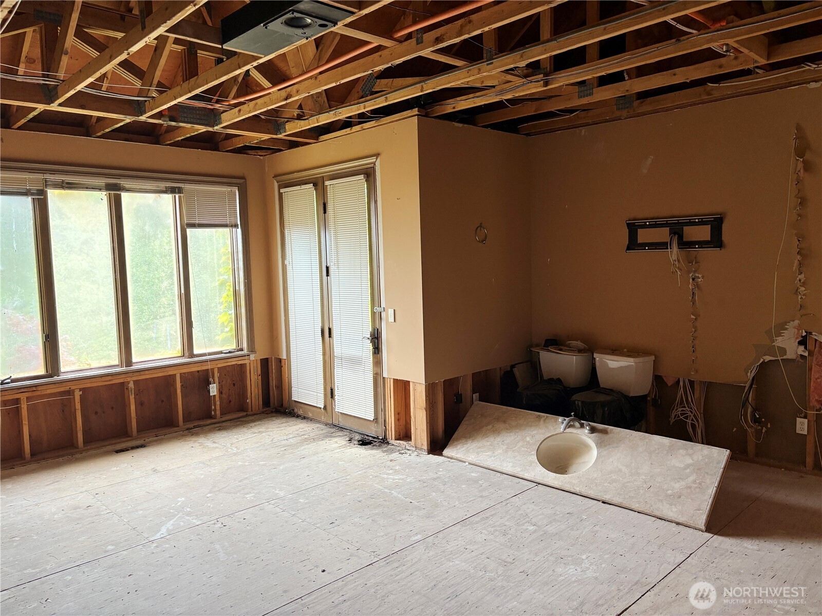 31433 Southeast 62nd Way Fall City, WA 98024 - Photo 8 of 40 a living room with furniture